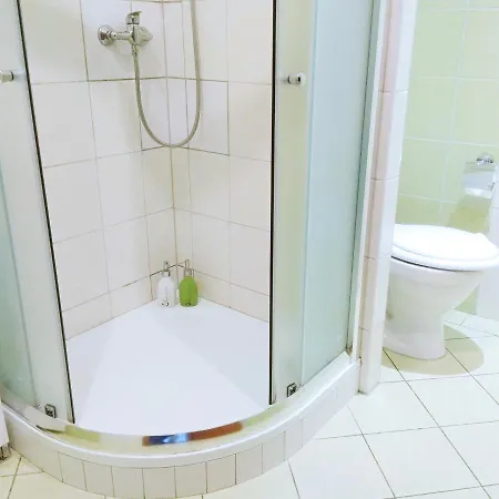 Castle View-bus Station, Parking, Center *