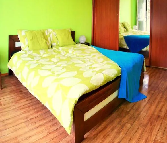 Castle View-bus Station, Parking, Center