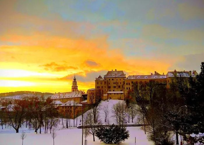 Castle View-bus Station, Parking, Center *