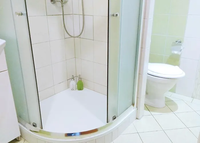 Castle View-bus Station, Parking, Center *