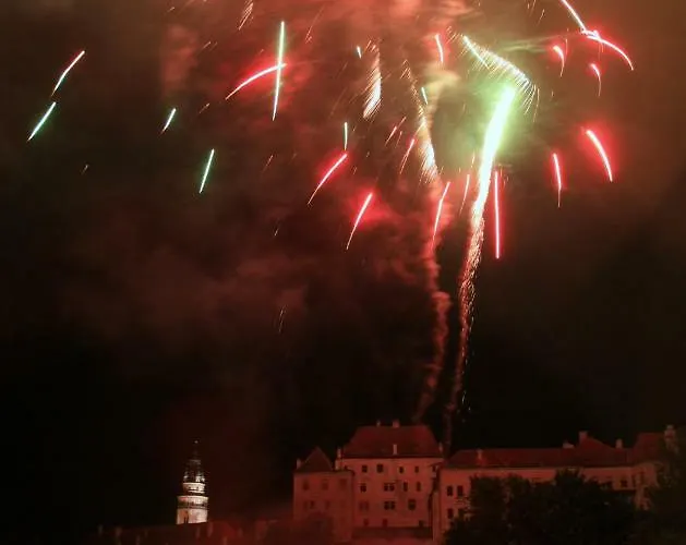 Castle View-bus Station, Parking, Center * Český Krumlov